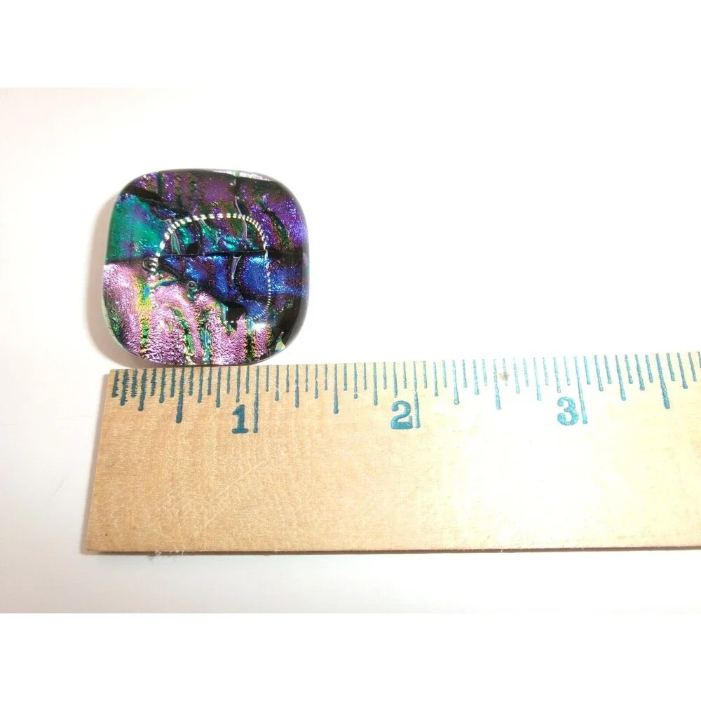 Unbranded dichroic glass